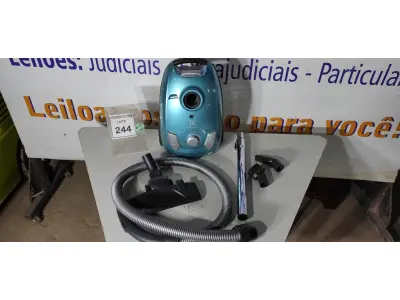 LOTE 244 - 01 ASPIRADOR ELECTROLUX 127VOLTS. (NO ESTADO EM QUE SE ENCONTRA. SUJEITO A AVARIAS OCULTAS/VISÍVEIS.) BF8494D