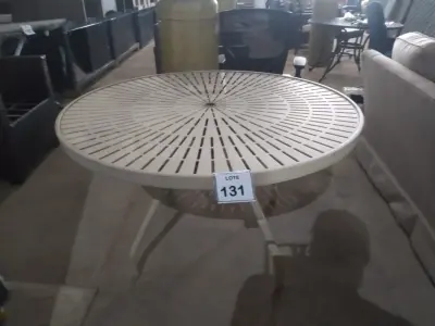 LOTE 131 -  01 MESA DE JARDIM. (NO ESTADO EM QUE SE ENCONTRA. SUJEITO A AVARIAS OCULTAS/VISÍVEIS.) BF8580U