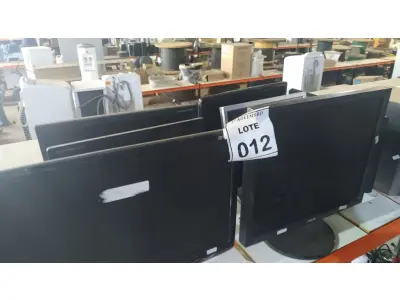 LOTE 012 - 07 MONITORES LCD DE MARCAS E MODELOS DIVERSOS. (NO ESTADO) ATENÇÃO! FAZER A VISITAÇÃO ANTES DE ARREMATAR, NÃO SABEMOS SE FUNCIONA, LEILÃO NÃO TEM GARANTIA E NEM DEVOLUÇÃO, SUJEITO A POSSÍVEIS AVARIAS VISÍVEIS/OCULTAS E/OU AUSÊNCIA DE COMPONENTES.