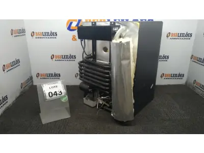 LOTE 043 - 01 FRIGOBAR 220V MARCA ELECTROLUX. (NO ESTADO) ATENÇÃO! FAZER A VISITAÇÃO ANTES DE ARREMATAR, NÃO SABEMOS SE FUNCIONA, LEILÃO NÃO TEM GARANTIA E NEM DEVOLUÇÃO, SUJEITO A POSSÍVEIS AVARIAS VISÍVEIS/OCULTAS E/OU AUSÊNCIA DE COMPONENTES.