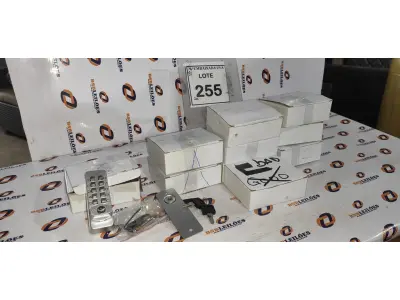 LOTE 255 - 10 CAIXAS COM FECHADURAS. (NO ESTADO EM QUE SE ENCONTRA. SUJEITO A AVARIAS OCULTAS/VISÍVEIS.)