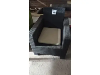 LOTE 306 - 01 POLTRONA DE JARDIM. (NO ESTADO EM QUE SE ENCONTRA. SUJEITO A AVARIAS OCULTAS/VISÍVEIS.) BH1679R