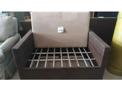 LOTE 270 - 01 SOFÁ DE JARDIM. (NO ESTADO EM QUE SE ENCONTRA. SUJEITO A AVARIAS OCULTAS/VISÍVEIS.) BH1579M