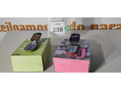 LOTE 238 - 01 MOTOROLA PEBL U6 PINK E 01 MOTOROLA PEBL UC GREEN. (NO ESTADO EM QUE SE ENCONTRA. SUJEITO A AVARIAS OCULTAS/VISÍVEIS.) 154, D97WGP27GF