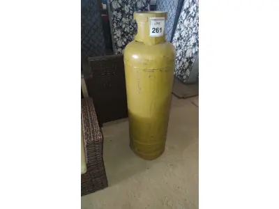LOTE 261 - 01 BOTIJÃO DE GÁS VAZIO P45. (NO ESTADO EM QUE SE ENCONTRA. SUJEITO A AVARIAS OCULTAS/VISÍVEIS.)