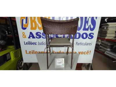 LOTE 196 - 01 CADEIRA DE JARDIM. (NO ESTADO EM QUE SE ENCONTRA. SUJEITO A AVARIAS OCULTAS/VISÍVEIS.) BH1588G