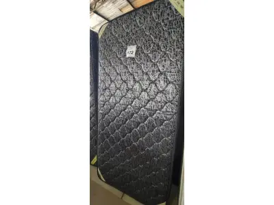 LOTE 172 - 01 COLCHÃO SOLTEIRO COM BASE 1,88CM X  0,88CM. (NO ESTADO EM QUE SE ENCONTRA. SUJEITO A AVARIAS OCULTAS/VISÍVEIS.) AU2194S