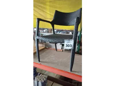 LOTE 303 - 01 CADEIRA DE JARDIM. (NO ESTADO EM QUE SE ENCONTRA. SUJEITO A AVARIAS OCULTAS/VISÍVEIS.) BH1679W