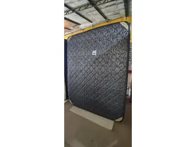 LOTE 166 - 01 COLCHÃO CASAL COM BASE1,98CM X 1,58CM. (NO ESTADO EM QUE SE ENCONTRA. SUJEITO A AVARIAS OCULTAS/VISÍVEIS.) AU2183N