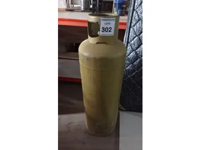 LOTE 302 - 01 BOTIJÃO DE GÁS VAZIO P45. (NO ESTADO EM QUE SE ENCONTRA. SUJEITO A AVARIAS OCULTAS/VISÍVEIS.)