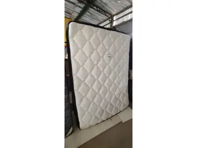 LOTE 167 - 01 COLCHÃO DE CASAL COM BASE . (NO ESTADO EM QUE SE ENCONTRA. SUJEITO A AVARIAS OCULTAS/VISÍVEIS.) AU1887B