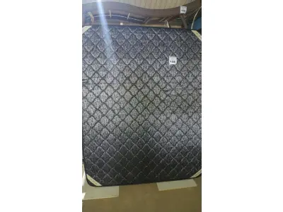 LOTE 158 - 01 COLCHÃO CASAL COM BASE 1,98CM X 1,58CM. (NO ESTADO EM QUE SE ENCONTRA. SUJEITO A AVARIAS OCULTAS/VISÍVEIS.) AU2182X