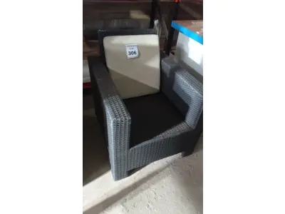 LOTE 306 - 01 POLTRONA DE JARDIM. (NO ESTADO EM QUE SE ENCONTRA. SUJEITO A AVARIAS OCULTAS/VISÍVEIS.) BH1679R