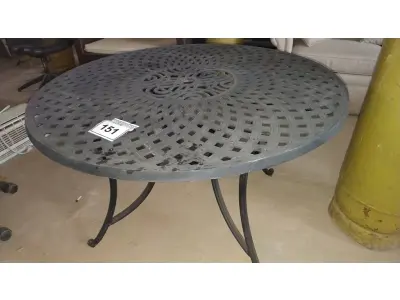 LOTE 151 - 01 MESA DE JARDIM. (NO ESTADO EM QUE SE ENCONTRA. SUJEITO A AVARIAS OCULTAS/VISÍVEIS.) BJ7454X