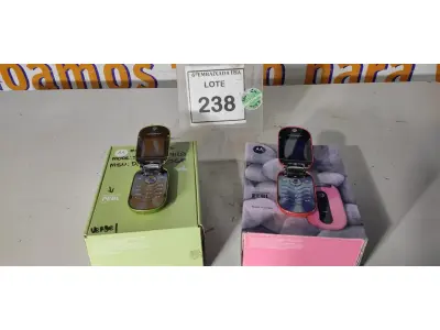 LOTE 238 - 01 MOTOROLA PEBL U6 PINK E 01 MOTOROLA PEBL UC GREEN. (NO ESTADO EM QUE SE ENCONTRA. SUJEITO A AVARIAS OCULTAS/VISÍVEIS.) 154, D97WGP27GF