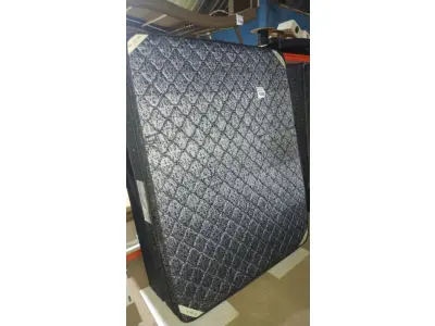 LOTE 158 - 01 COLCHÃO CASAL COM BASE 1,98CM X 1,58CM. (NO ESTADO EM QUE SE ENCONTRA. SUJEITO A AVARIAS OCULTAS/VISÍVEIS.) AU2182X