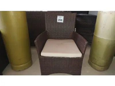 LOTE 268 - 01 CADEIRA DE JARDIM. (NO ESTADO EM QUE SE ENCONTRA. SUJEITO A AVARIAS OCULTAS/VISÍVEIS.) BH1566D