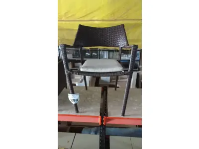 LOTE 298 - 01 CADEIRA DE JARDIM. (NO ESTADO EM QUE SE ENCONTRA. SUJEITO A AVARIAS OCULTAS/VISÍVEIS.) BH1647R