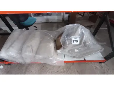 LOTE 375 - 01 LOTE COM ALMOFADAS DIVERSAS CORES E TAMANHOS. (NO ESTADO EM QUE SE ENCONTRA. SUJEITO A AVARIAS OCULTAS/VISÍVEIS.)