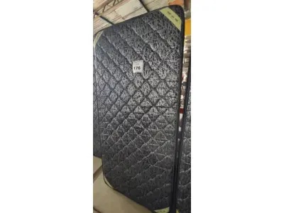 LOTE 176 - 01 COLCHÃO SOLTEIRO COM BASE 1,88CM X 0,88CM. (NO ESTADO EM QUE SE ENCONTRA. SUJEITO A AVARIAS OCULTAS/VISÍVEIS.) AU2472H