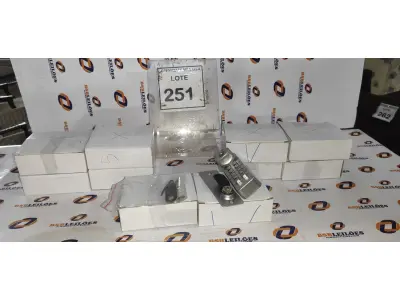 LOTE 251 - 09 CAIXAS COM FECHADURAS. (NO ESTADO EM QUE SE ENCONTRA. SUJEITO A AVARIAS OCULTAS/VISÍVEIS.)