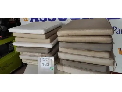 LOTE 183 - 01 LOTE COM ALMOFADAS PARA CADEIRAS DE DIVERSAS CORES E TAMANHOS. (NO ESTADO EM QUE SE ENCONTRA. SUJEITO A AVARIAS OCULTAS/VISÍVEIS.)