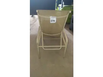 LOTE 275 - 01 ESPREGUIÇADEIRA. (NO ESTADO EM QUE SE ENCONTRA. SUJEITO A AVARIAS OCULTAS/VISÍVEIS.) BF8580X