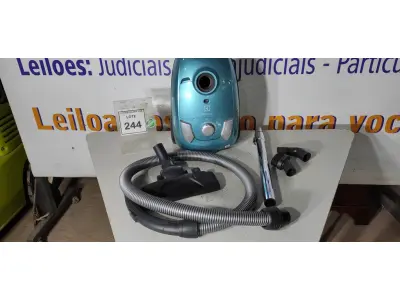 LOTE 244 - 01 ASPIRADOR ELECTROLUX 127VOLTS. (NO ESTADO EM QUE SE ENCONTRA. SUJEITO A AVARIAS OCULTAS/VISÍVEIS.) BF8494D