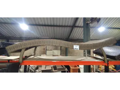 LOTE 254 - 01 ESPREGUIÇADEIRA. (NO ESTADO EM QUE SE ENCONTRA. SUJEITO A AVARIAS OCULTAS/VISÍVEIS.) BJ7401E