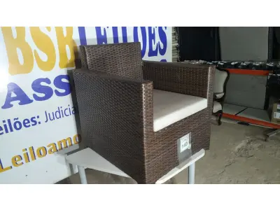 LOTE 140 - 01 POLTRONA DE JARDIM. (NO ESTADO EM QUE SE ENCONTRA. SUJEITO A AVARIAS OCULTAS/VISÍVEIS.) BH1580C