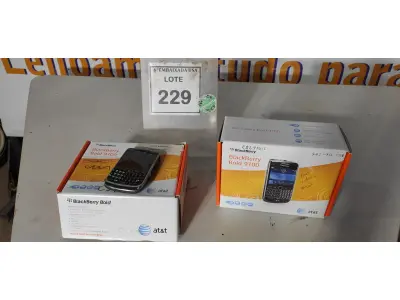 LOTE 229 - 02 BLACKBERRY BOLD 9700. (NO ESTADO EM QUE SE ENCONTRA. SUJEITO A AVARIAS OCULTAS/VISÍVEIS.) CS433999, CS671512