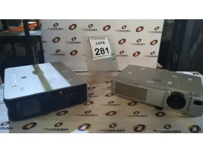 LOTE 281 - 02 PROJETORES MARCAS SONY E HITACHI. (NO ESTADO) ATENÇÃO! FAZER A VISITAÇÃO ANTES DE ARREMATAR, NÃO SABEMOS SE FUNCIONA, LEILÃO NÃO TEM GARANTIA E NEM DEVOLUÇÃO, SUJEITO A POSSÍVEIS AVARIAS VISÍVEIS/OCULTAS E/OU AUSÊNCIA DE COMPONENTES.