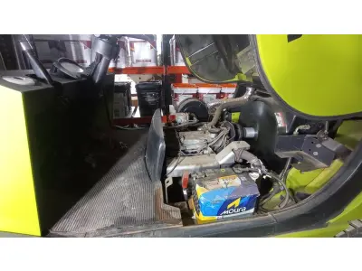 LOTE 374 - 01 EMPILHADEIRA A GÁS CLARK CMP25L . (NO ESTADO EM QUE SE ENCONTRA. SUJEITO A AVARIAS OCULTAS/VISÍVEIS.)