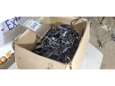 LOTE 243 - 01 LOTE COM CARREGADORES DIVERSOS. (NO ESTADO EM QUE SE ENCONTRA. SUJEITO A AVARIAS OCULTAS/VISÍVEIS.)