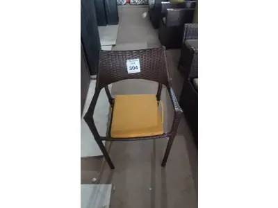 LOTE 304 - 01 CADEIRA DE JARDIM. (NO ESTADO EM QUE SE ENCONTRA. SUJEITO A AVARIAS OCULTAS/VISÍVEIS.) BH1588R