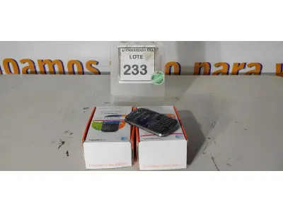 LOTE 233 - 02 BLACKBERRY BOLD 9900. (NO ESTADO EM QUE SE ENCONTRA. SUJEITO A AVARIAS OCULTAS/VISÍVEIS.) CS831144, CS831152