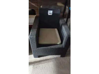 LOTE 306 - 01 POLTRONA DE JARDIM. (NO ESTADO EM QUE SE ENCONTRA. SUJEITO A AVARIAS OCULTAS/VISÍVEIS.) BH1679R