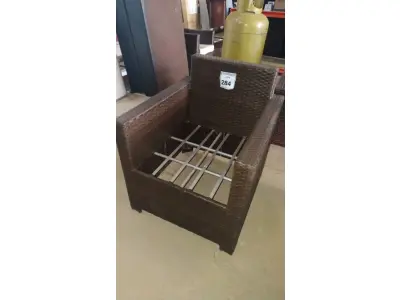 LOTE 284 - 01 POLTRONA DE JARDIM. (NO ESTADO EM QUE SE ENCONTRA. SUJEITO A AVARIAS OCULTAS/VISÍVEIS.) BH1646J