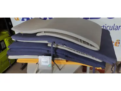 LOTE 186 - 01 LOTE COM ALMOFADAS PARA ESPREGUIÇADEIRAS DIVERSAS CORES. (NO ESTADO EM QUE SE ENCONTRA. SUJEITO A AVARIAS OCULTAS/VISÍVEIS.)