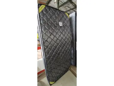 LOTE 177 - 01 COLCHÃO SOLTEIRO. (NO ESTADO EM QUE SE ENCONTRA. SUJEITO A AVARIAS OCULTAS/VISÍVEIS.)