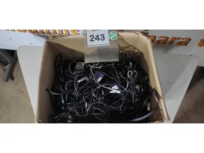 LOTE 243 - 01 LOTE COM CARREGADORES DIVERSOS. (NO ESTADO EM QUE SE ENCONTRA. SUJEITO A AVARIAS OCULTAS/VISÍVEIS.)