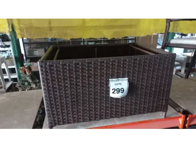 LOTE 299 - 01 MESA DE CENTRO DE JARDIM. (NO ESTADO EM QUE SE ENCONTRA. SUJEITO A AVARIAS OCULTAS/VISÍVEIS.) BH1646P