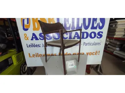 LOTE 196 - 01 CADEIRA DE JARDIM. (NO ESTADO EM QUE SE ENCONTRA. SUJEITO A AVARIAS OCULTAS/VISÍVEIS.) BH1588G