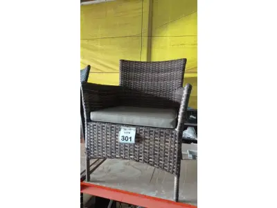 LOTE 301 - 01 CADEIRA DE JARDIM. (NO ESTADO EM QUE SE ENCONTRA. SUJEITO A AVARIAS OCULTAS/VISÍVEIS.) BF8659X