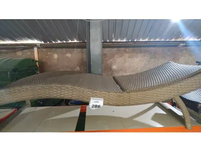 LOTE 286 - 01 ESPREGUIÇADEIRA. (NO ESTADO EM QUE SE ENCONTRA. SUJEITO A AVARIAS OCULTAS/VISÍVEIS.) BH1525P