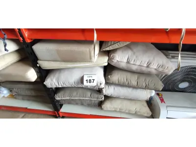 LOTE 187 - 01 LOTE COM ALMOFADAS DIVERSAS.  (NO ESTADO EM QUE SE ENCONTRA. SUJEITO A AVARIAS OCULTAS/VISÍVEIS.)