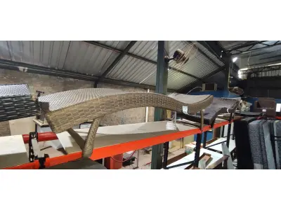 LOTE 254 - 01 ESPREGUIÇADEIRA. (NO ESTADO EM QUE SE ENCONTRA. SUJEITO A AVARIAS OCULTAS/VISÍVEIS.) BJ7401E