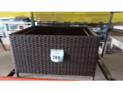 LOTE 299 - 01 MESA DE CENTRO DE JARDIM. (NO ESTADO EM QUE SE ENCONTRA. SUJEITO A AVARIAS OCULTAS/VISÍVEIS.) BH1646P