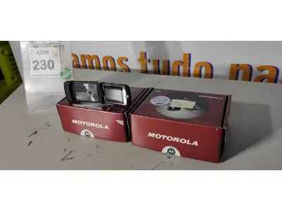 LOTE 230 - 02 MOTOROLAS RAZR V3 BLACK. (NO ESTADO EM QUE SE ENCONTRA. SUJEITO A AVARIAS OCULTAS/VISÍVEIS.) DS4NGWKG6C, DS4NGWKCCM