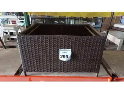 LOTE 299 - 01 MESA DE CENTRO DE JARDIM. (NO ESTADO EM QUE SE ENCONTRA. SUJEITO A AVARIAS OCULTAS/VISÍVEIS.) BH1646P